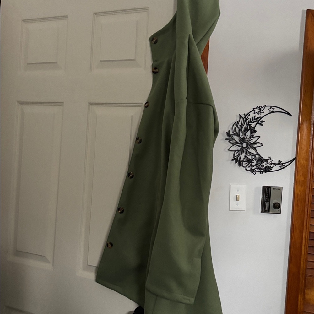 Women's Green Coat - Picture 2 of 4